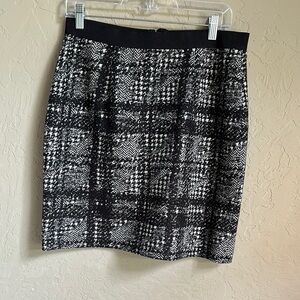 Ann Taylor wool blend front zipper black and white skirt‎ size 10
